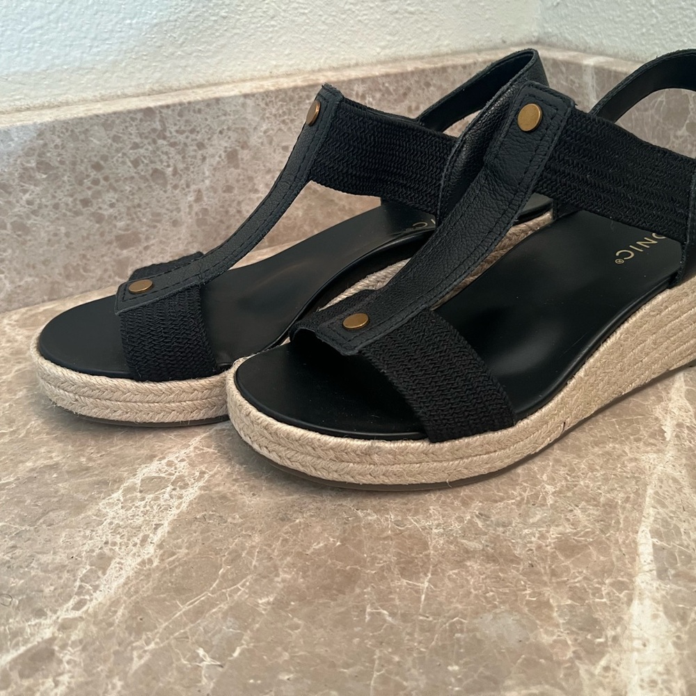 Vionic Black and Tan Espadrilles with Comfort and Style